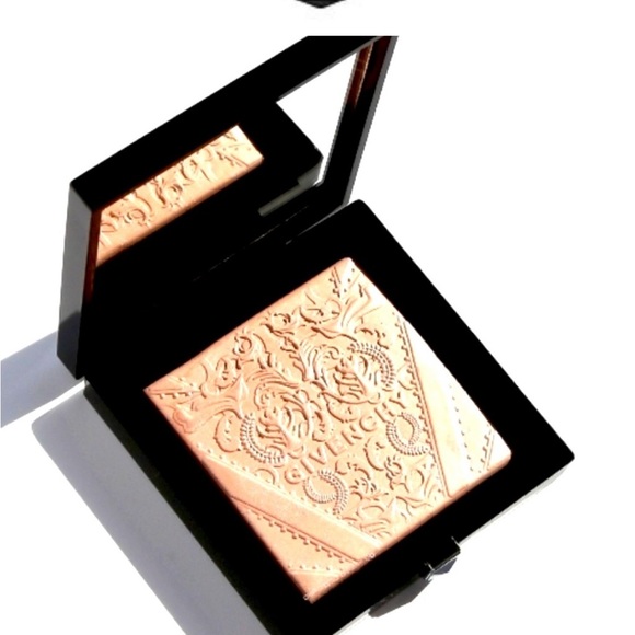 Givenchy 02 Shimmery Gold shimmer powder - Picture 2 of 3